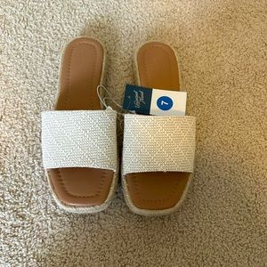 Target universal thread brand sandals size 7